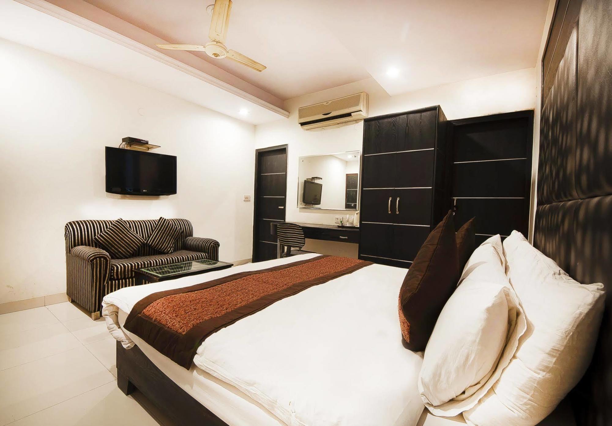 Hotel Treebo Mehar Castle Delhi  Esterno foto
